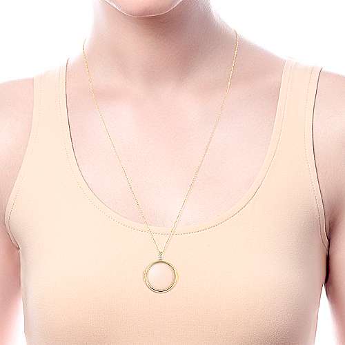 14K Yellow Locket 25" 14K Yellow Gold Round Glass Front Locket Necklace Surrey Vancouver Canada Langley Burnaby Richmond